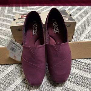 BOBS BY SKETCHERS | SLIP ON | CASUAL | FLATS |
SIZE 8.5 | MERLOT/BURGUNDY |
